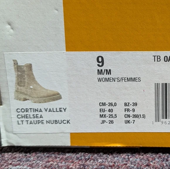 Timberland Women's Tan Chelsea Boots - Picture 6 of 6